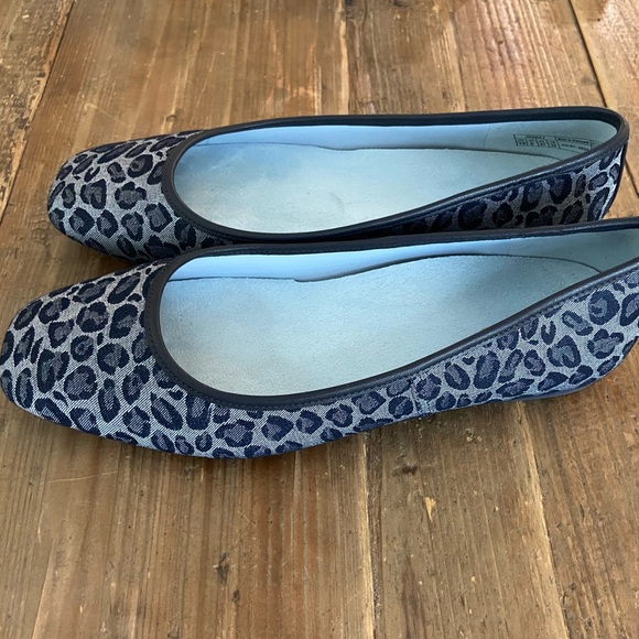 Vionic Blue Leopard Print Flats 10 - Picture 3 of 12
